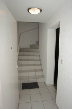 Provisionsfrei nahe Bad-Nauheim Vermietung privat Maisonette Wohnung / Reihenhaus 124 m davon ca. 95 m Wohnflche und 29 m Nutzflche, Eingang, klicken zur Vergrerung